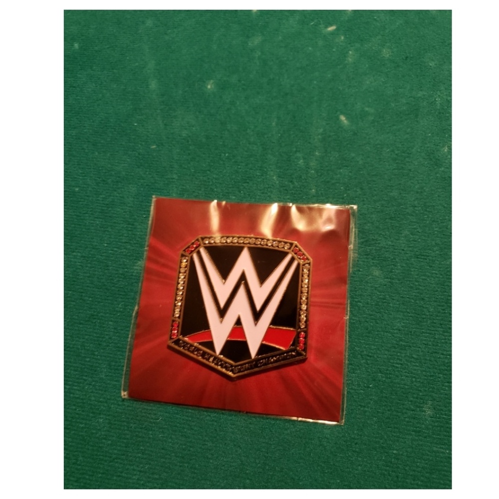 WWE World Heavyweight Championship Pin